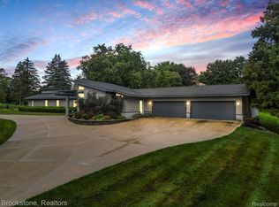 4820 Valley Vista Ln, Troy, MI 48098