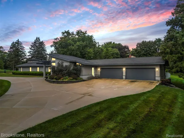 4820 Valley Vista Ln, Troy, MI 48098