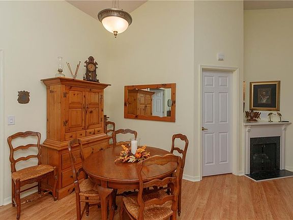 4th image of 3816 Doune Way