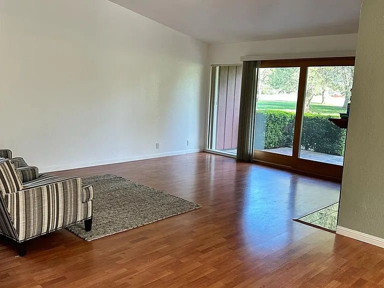 44771 Garden Ct — Photo 5