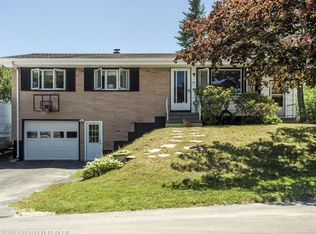 13 Hillmount Dr, Lewiston, ME 04240