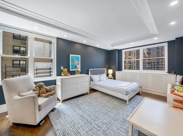 315 East 72nd Street image 10 of 14