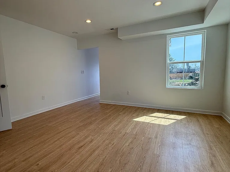 2125 Oakland Rd — Photo 4