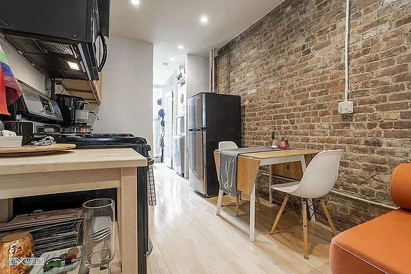 Rented by Douglas Elliman | media 17