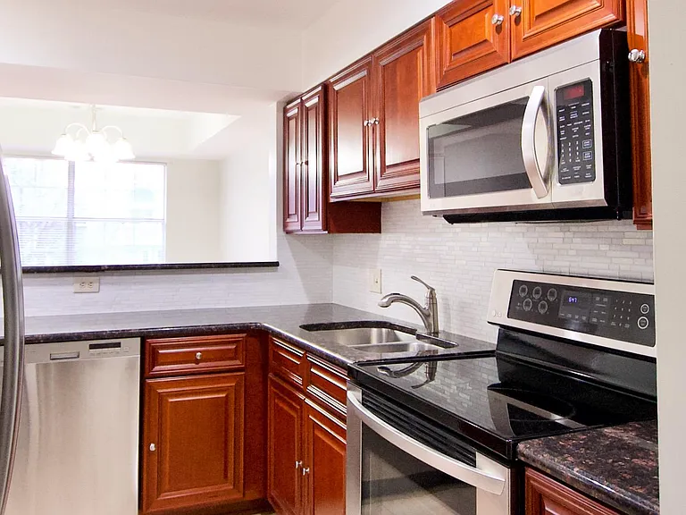 5705 Chapman Mill Dr #150 — Photo 10