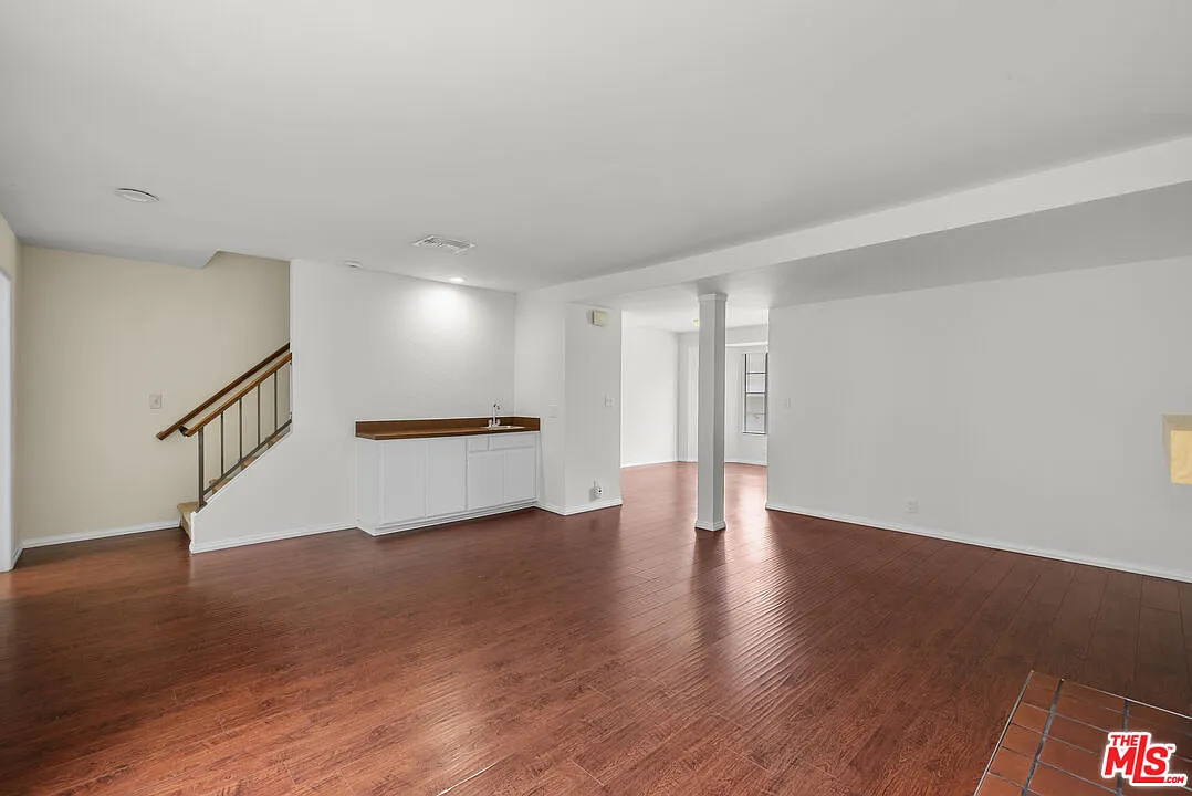 3 bed, 3.0 bath, 1294 sqft, $3,500 — Photo 4