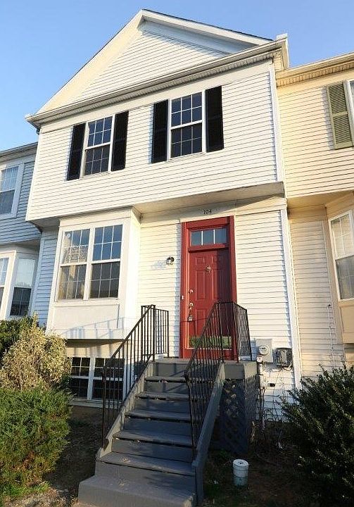 1st image of 104 Denny Cir