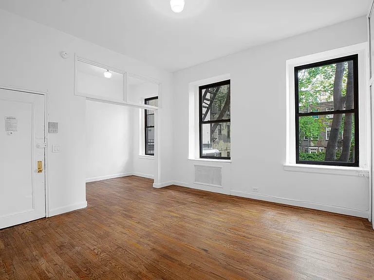26 Greenwich Ave #2R — Photo 1