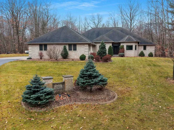 425 Hill Haven Ct, Little Suamico, WI 54141