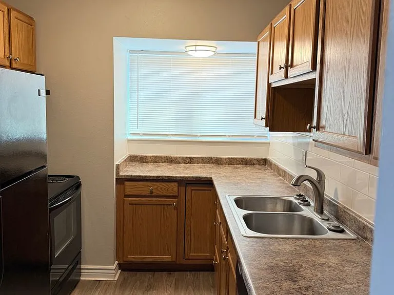 4015 Stonedike Dr — Photo 29