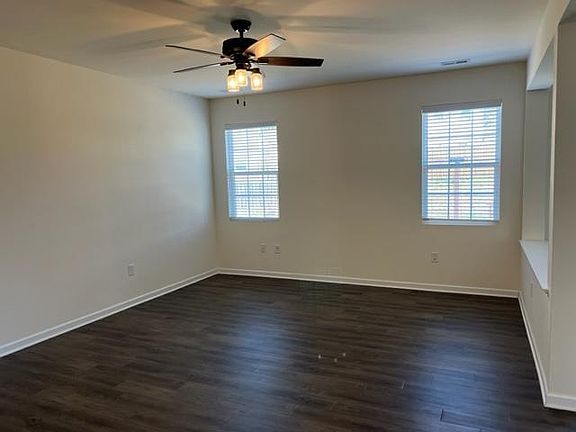 5th image of 682 Lavenham Ln