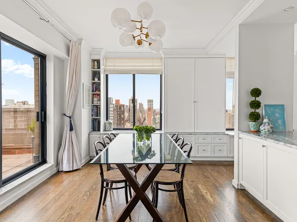 400 East 70th Street image 4 of 21