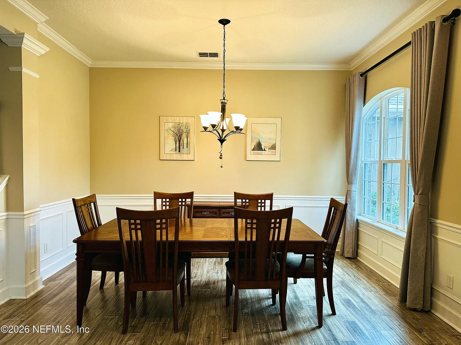 5 bed, 4.0 bath, 3888 sqft, $5,600 — Photo 2