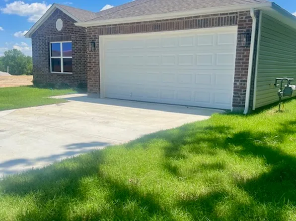 1205 W Tucson Rd, Claremore, OK 74019