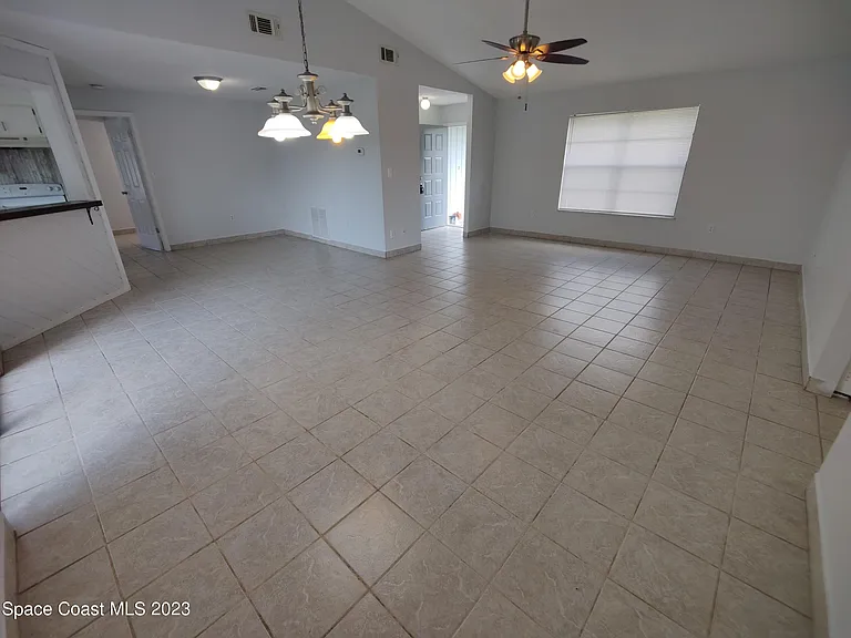 981 Forest St NE — Photo 4