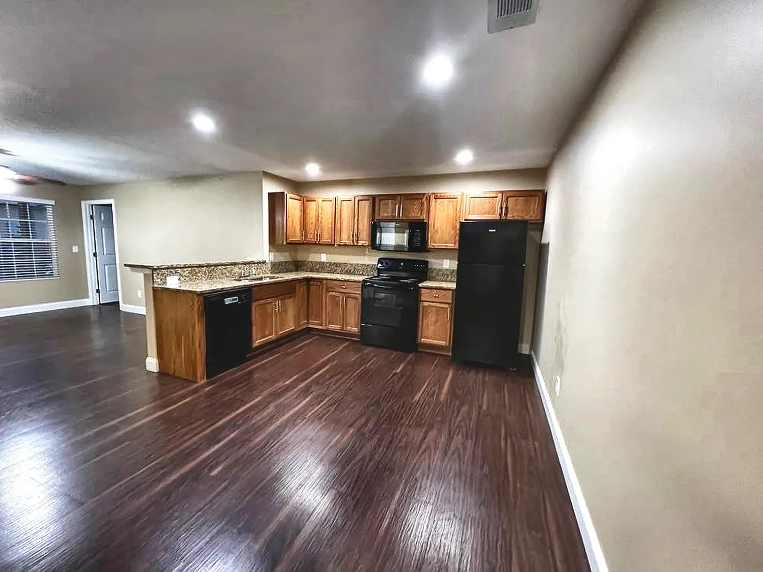 2 bed, 1008 sqft, $1,295 — Photo 3