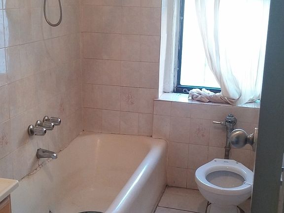 3rd image of 1531 Taylor Ave APT 10