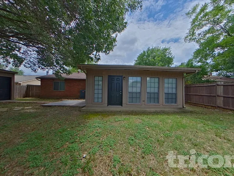 7309 Hedge Dr — Photo 18
