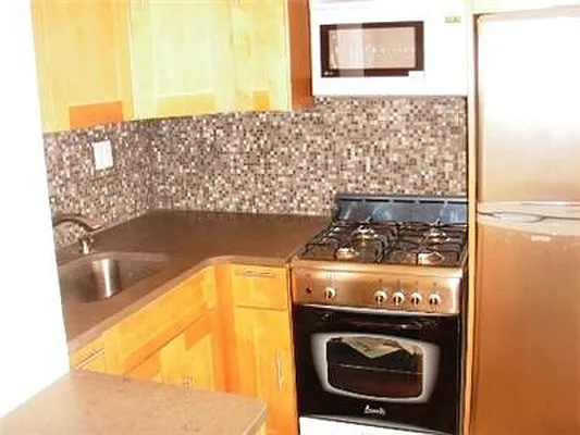 Sold by Aclawrence | media 7