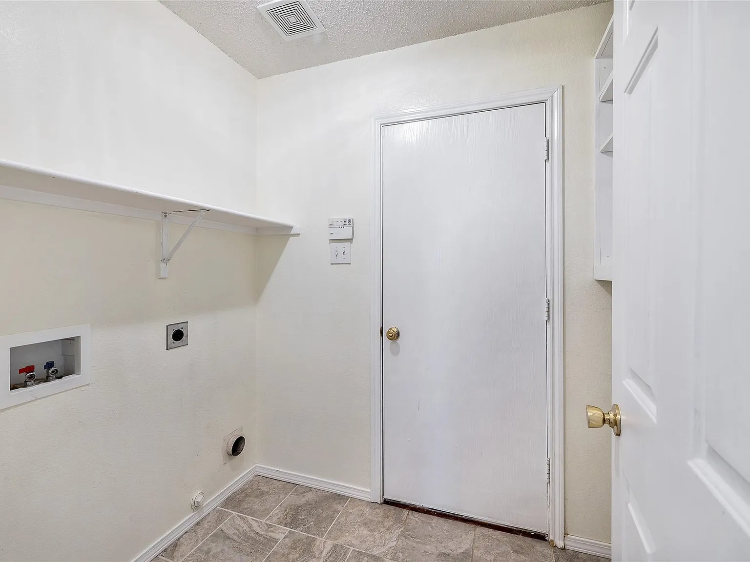 3 bed, 1420 sqft, $1,995 — Photo 4
