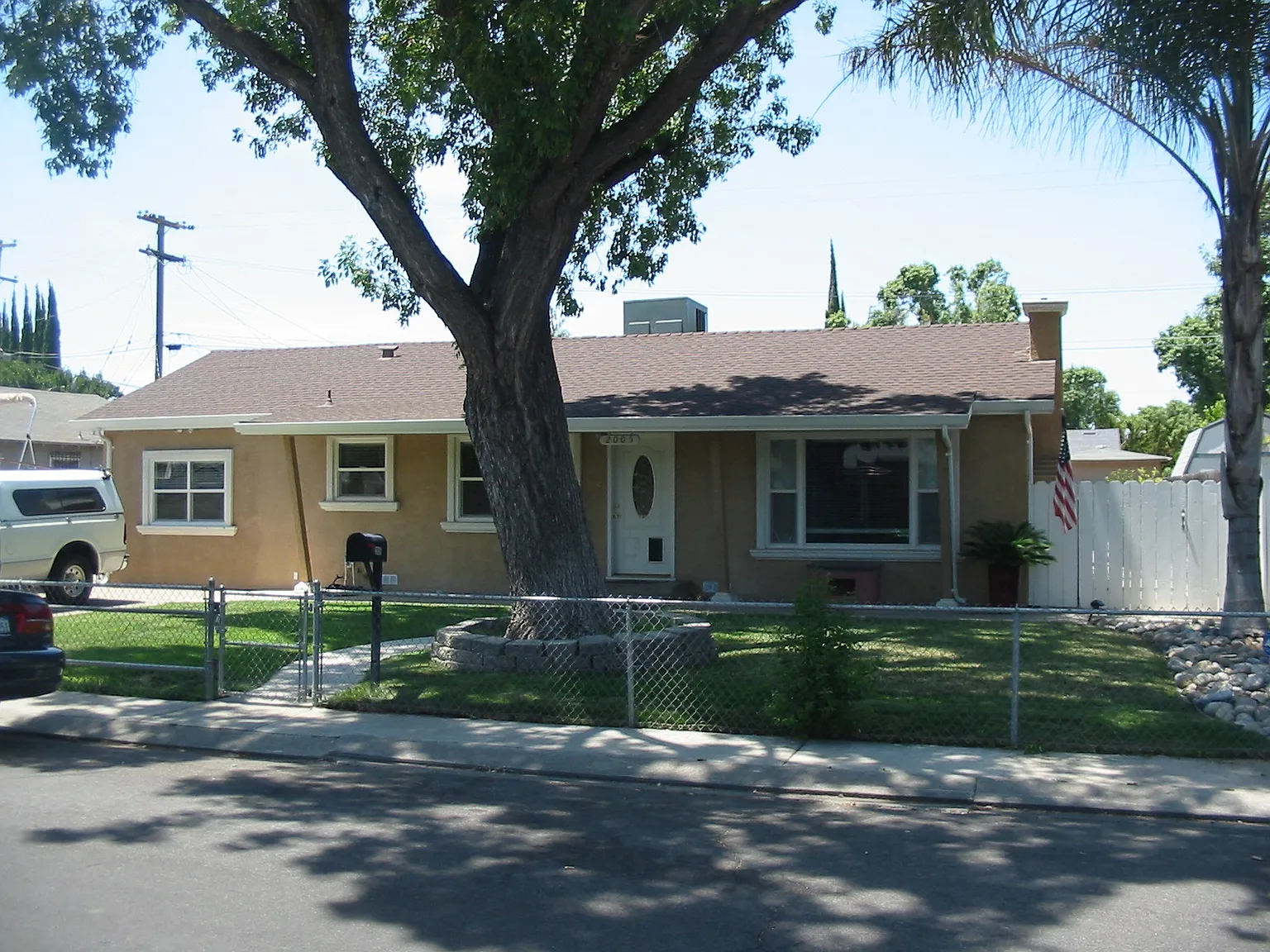 2005 Gordon Ave photo 1