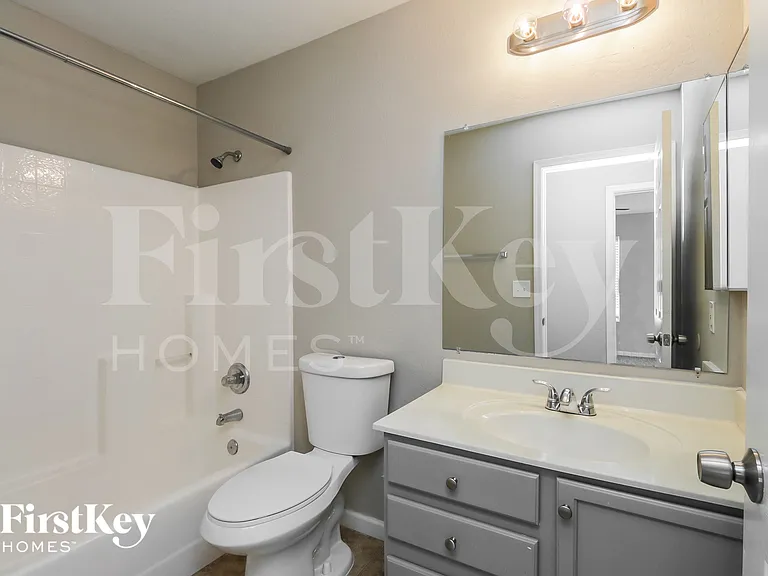 848 E Morelos St — Photo 14