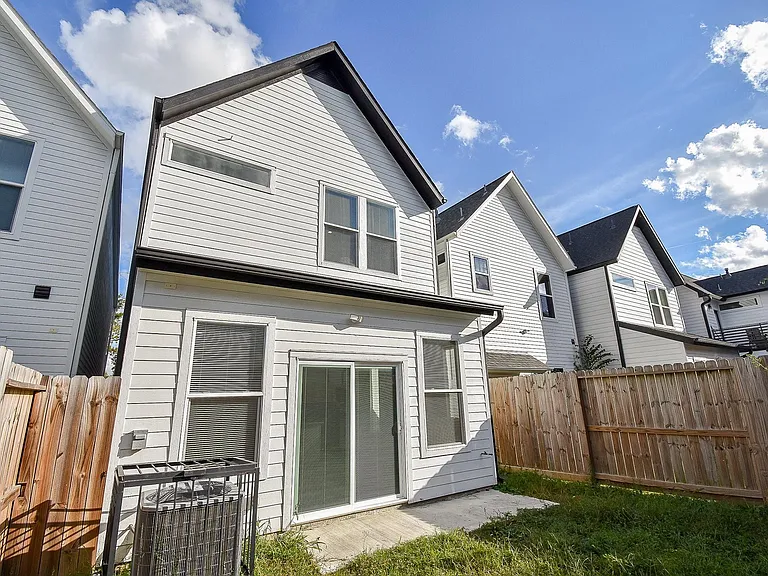 6828 Liverpool St — Photo 31
