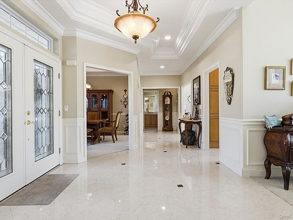 5th image of 95 Hamlet Drive