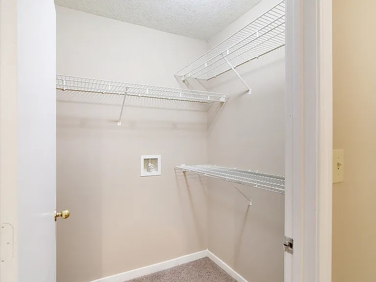 Parklane Apartment Homes — Photo 9