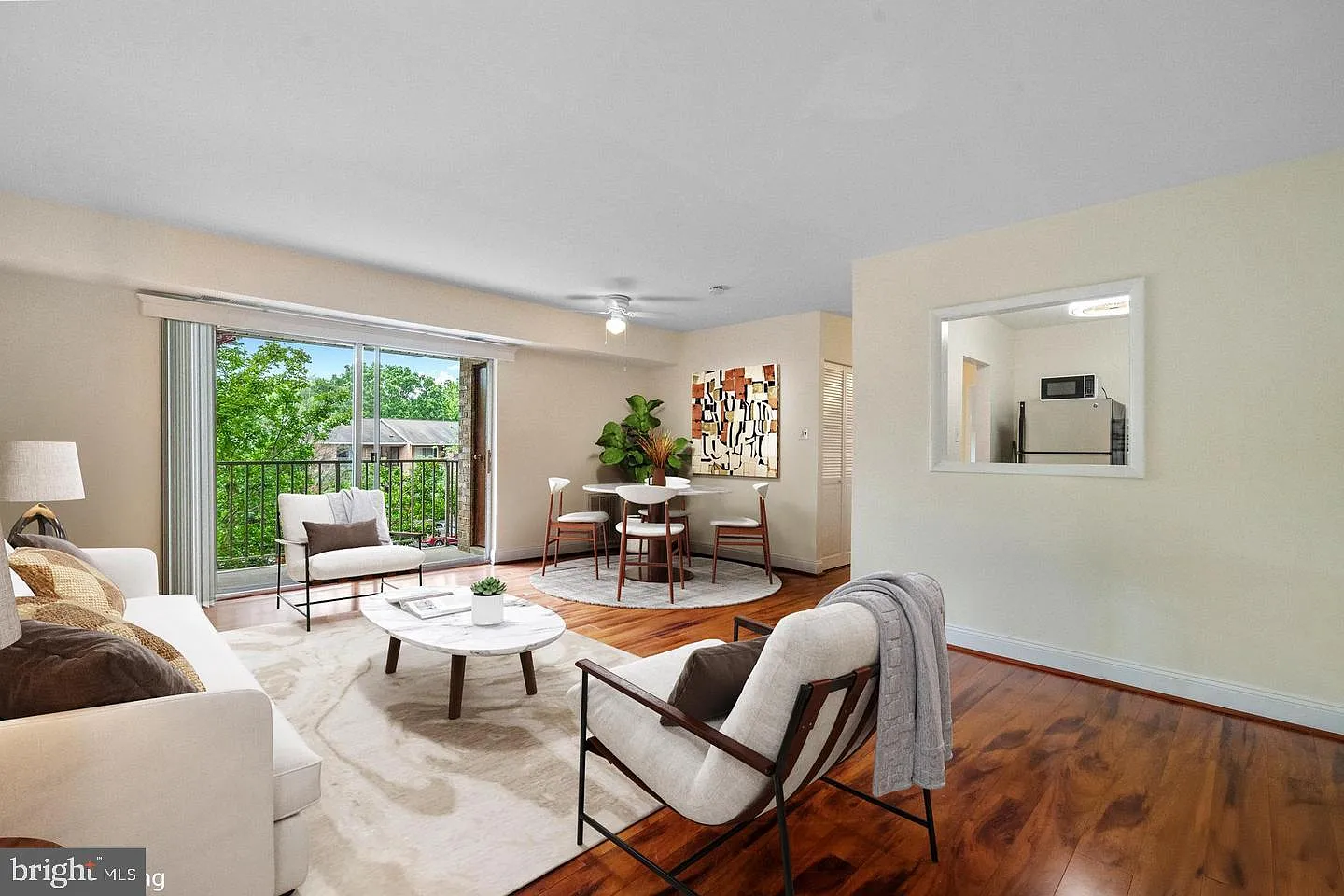2 bed, 1.5 bath, 886 sqft, $1,900 — Photo 3