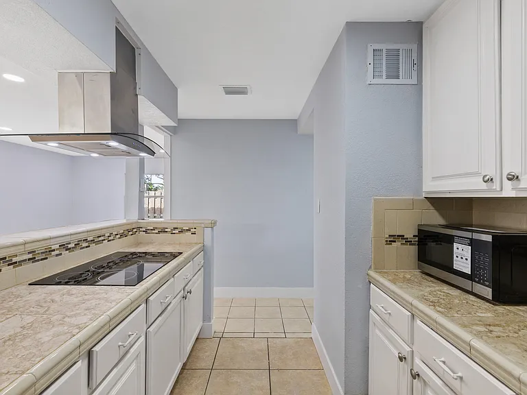 2706 W Tampa Bay Blvd — Photo 17