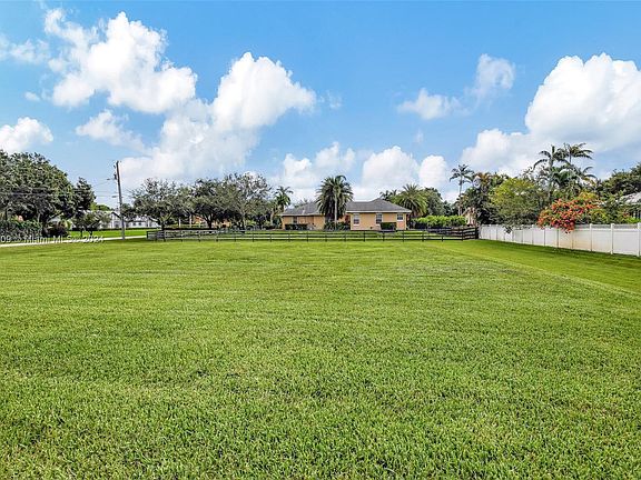 4th image of 11900 NW 18th Ct