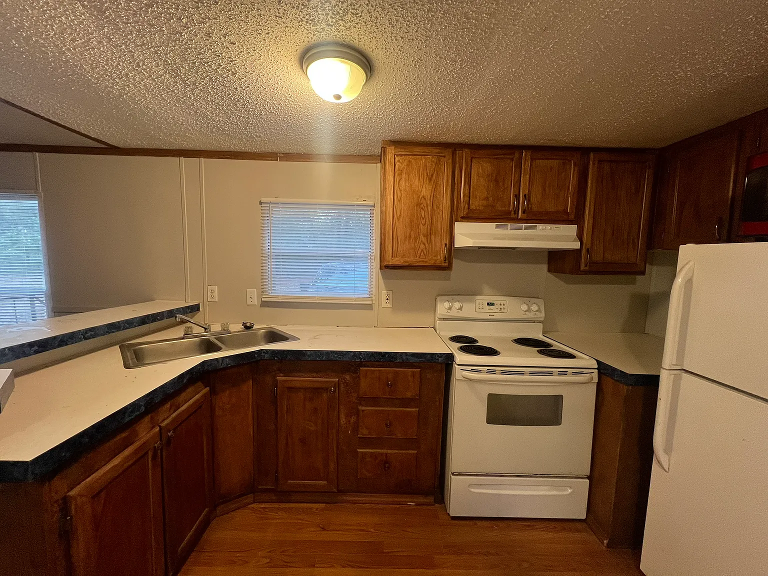 2 bed, 672 sqft, $1,400 — Photo 2
