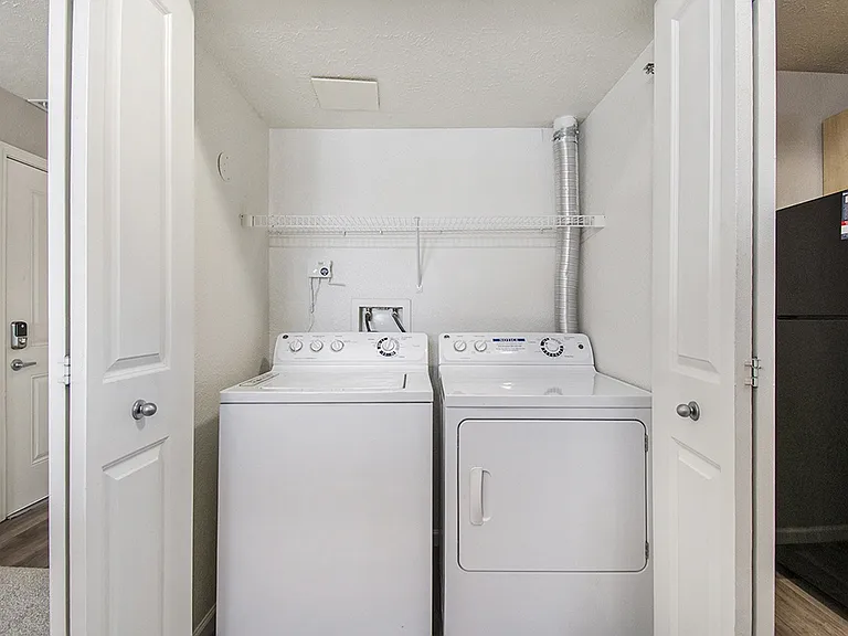 Lynbrook Apartments and Townhomes — Photo 72