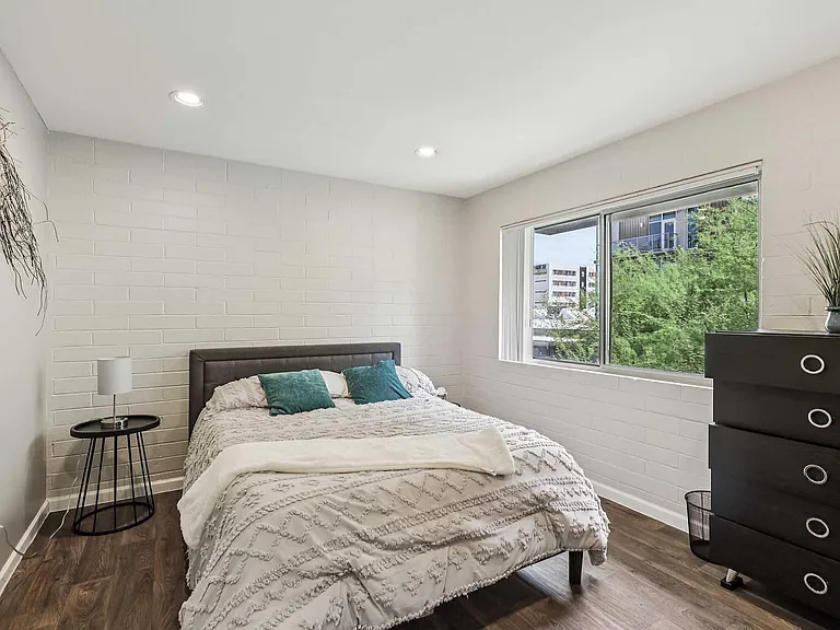 128 South 5th Avenue — Photo 64