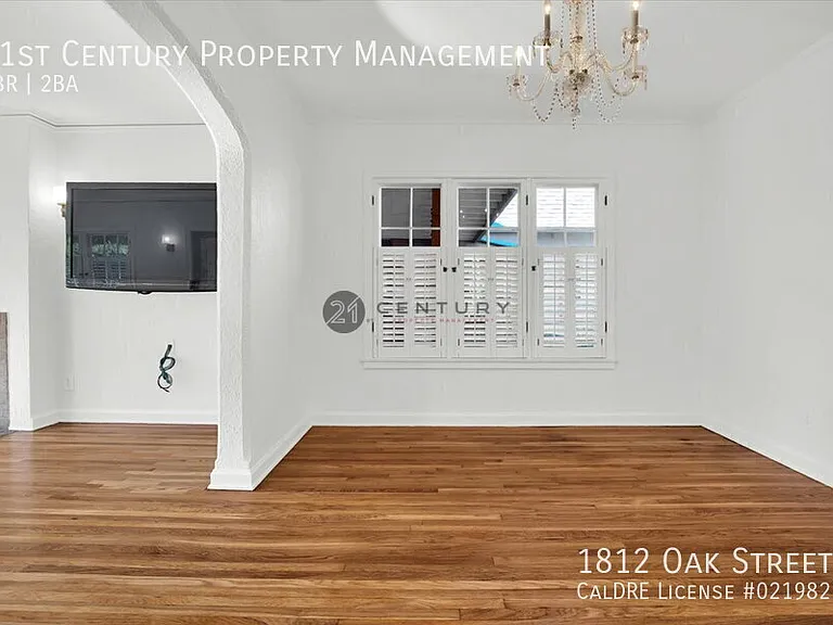 1812 Oak St — Photo 10
