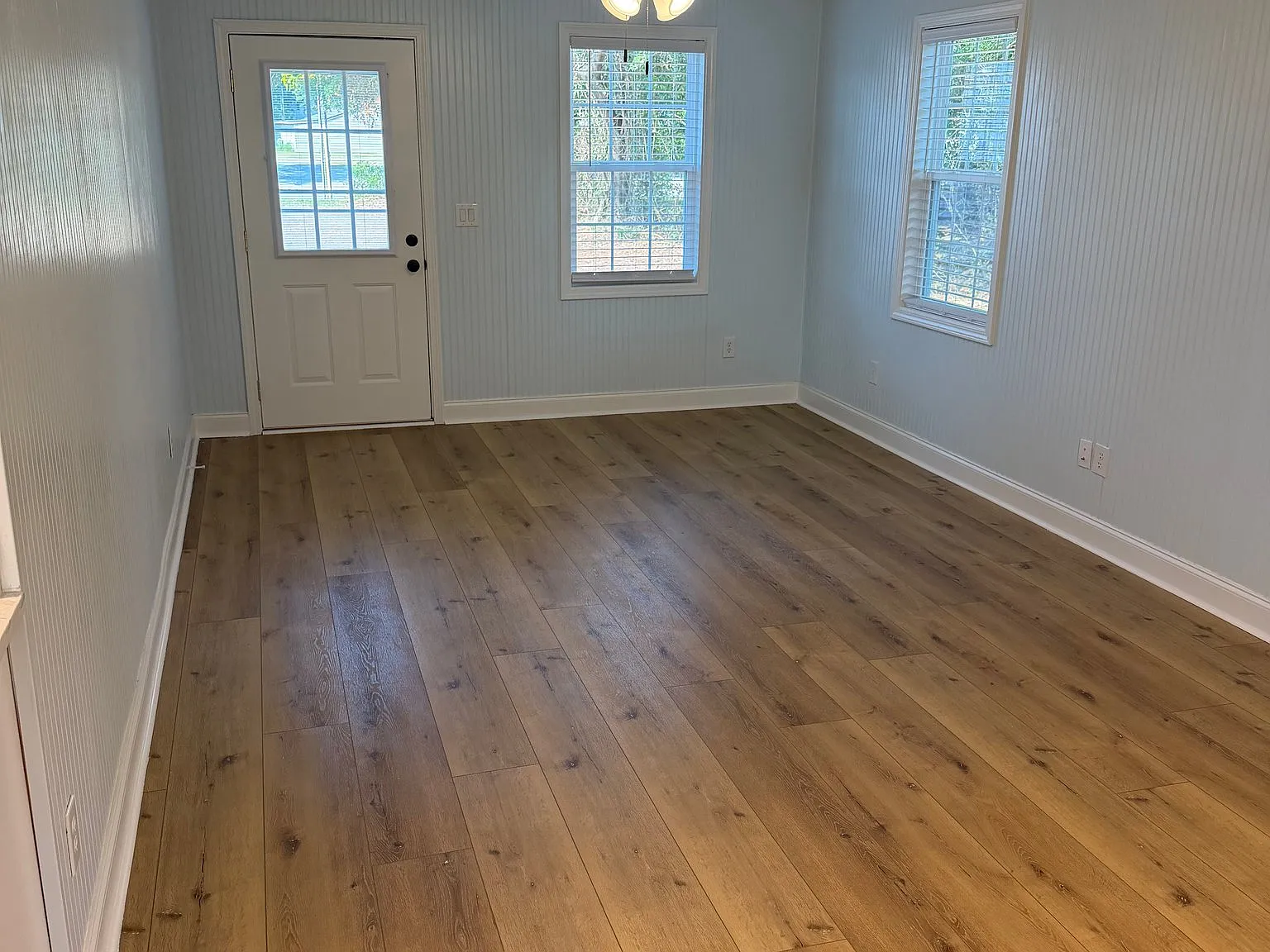 Charming 2 Bedroom, 2 Bath Home For Rent — Photo 3