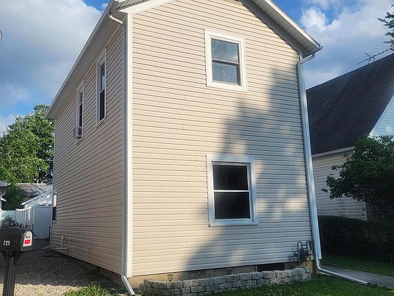 2nd image of 219 E Water St