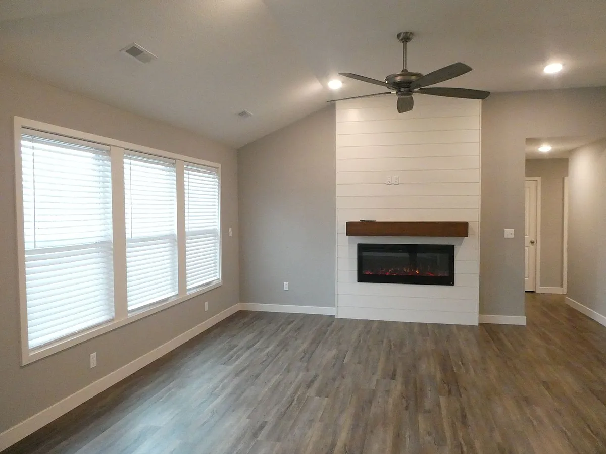 Building Photo - 305 Green Meadows Cir