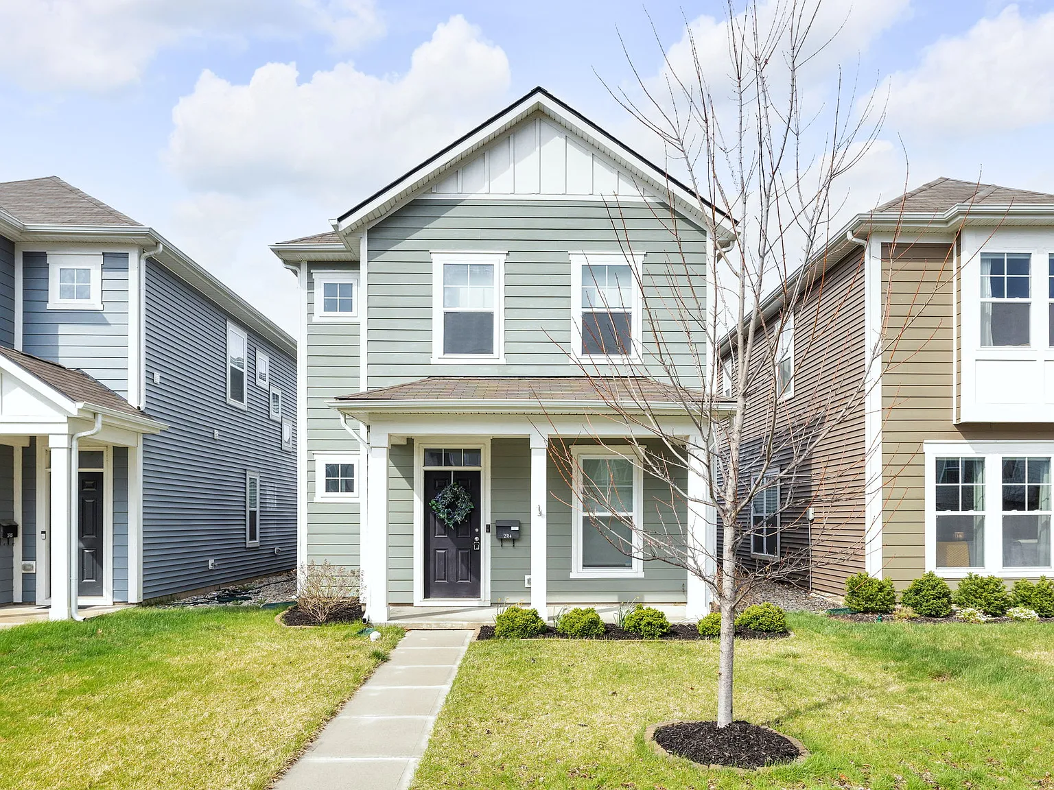 3 bed, 2.5 bath, 2102 sqft, $2,400 — Photo 1