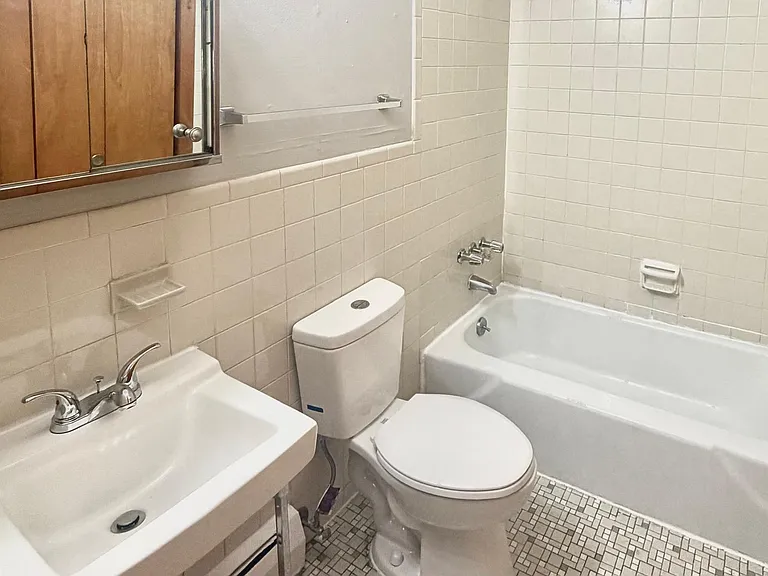 17 Brown St #R1 — Photo 3