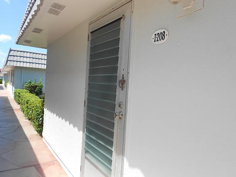 208 Valencia Dr #I — Photo 1
