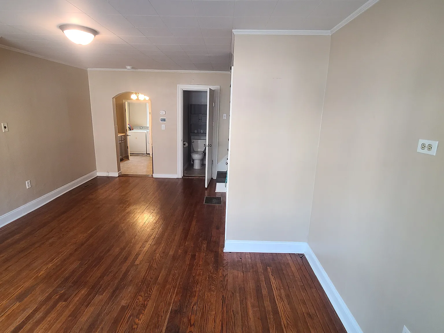 146 E Penn St — Photo 2