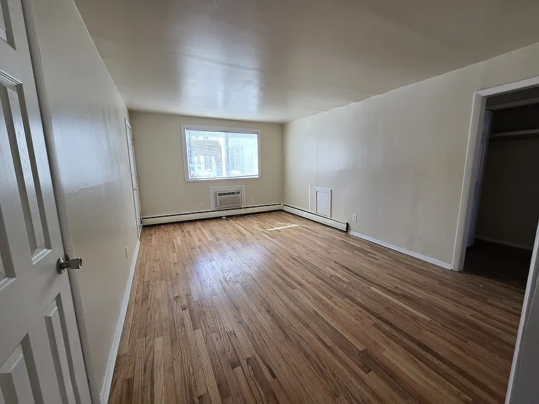 3210 Ellwood Ave — Photo 6