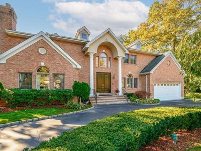 26 Club Drive, Roslyn Heights, NY, 11577