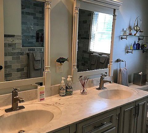Double sinks in bathroom