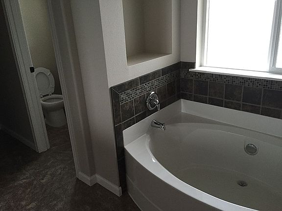 5th image of 8628 11th Avenue Ct E