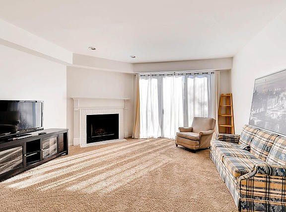 3rd image of 43 N Golfview Ct
