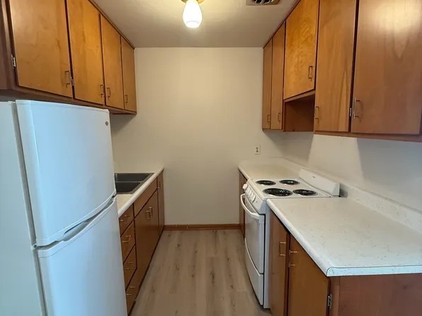 1024 E St #4, Lincoln, NE 68508