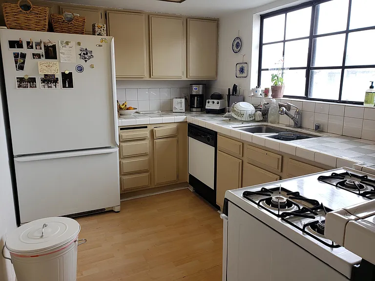 1013 W Linden St #18 — Photo 2
